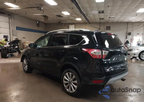 2017 Ford Escape Titanium z USA, uszkodzony, nr VIN 1FMCU9JD9HUC40929